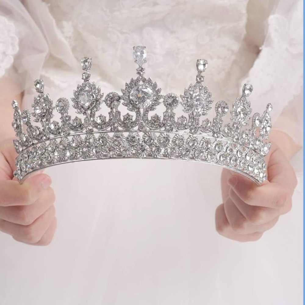 Gorgeous Silver Rhinestone Crown/Tiara  NIB